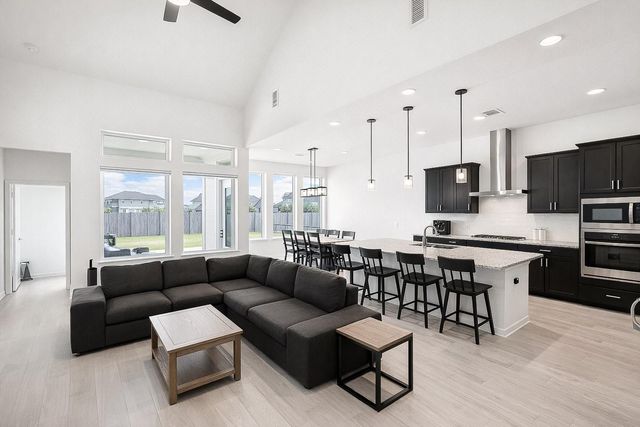 6401 Velvet Leaf LN, Buda, TX 78610