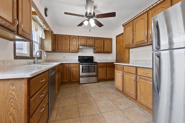 313 15TH STREET, Fond Du Lac, WI 54935