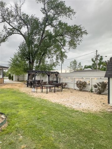 519 N 10th Street, Rogers, AR 72756