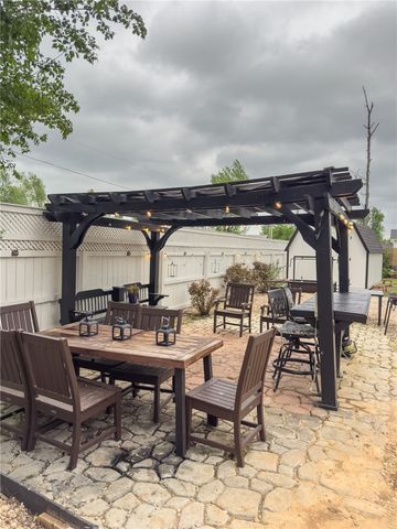 519 N 10th Street, Rogers, AR 72756