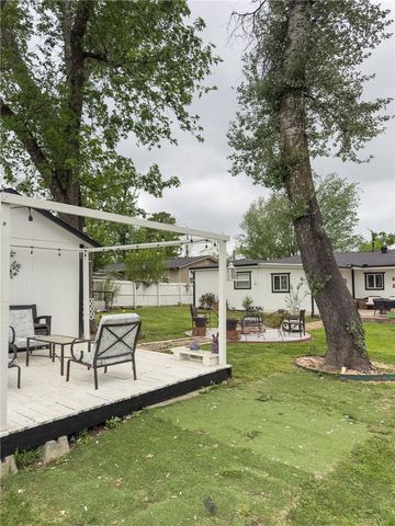 519 N 10th Street, Rogers, AR 72756