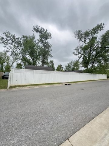 519 N 10th Street, Rogers, AR 72756