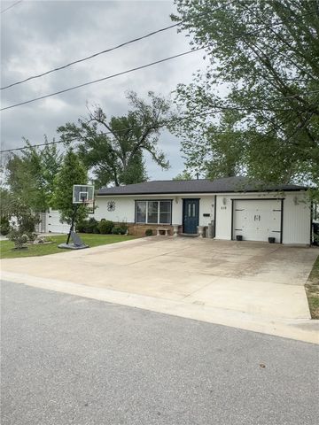 519 N 10th Street, Rogers, AR 72756