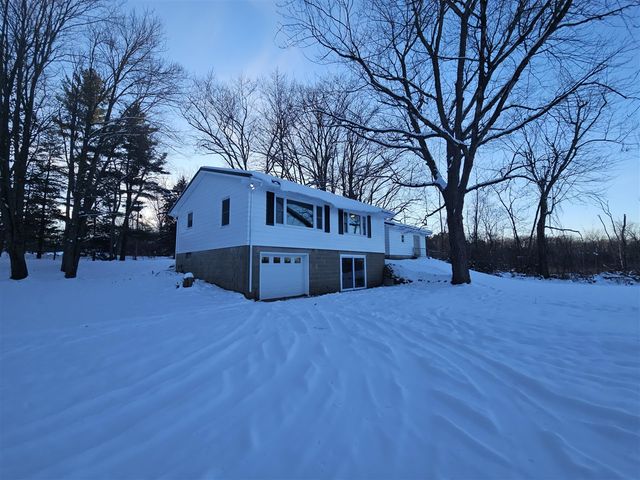 4725 E Sager Road, Hastings, MI 49058