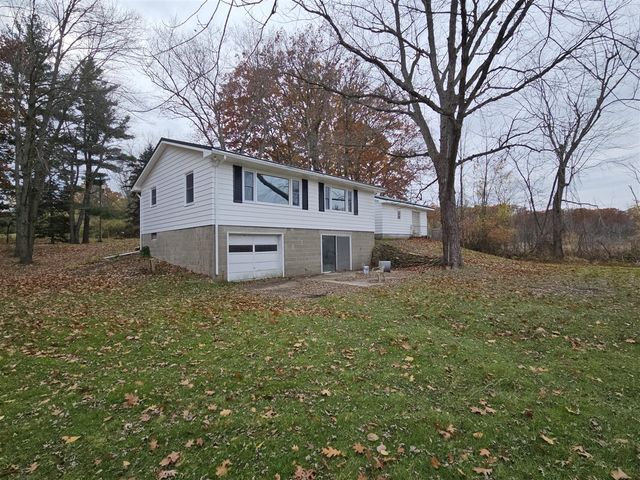4725 E Sager Road, Hastings, MI 49058
