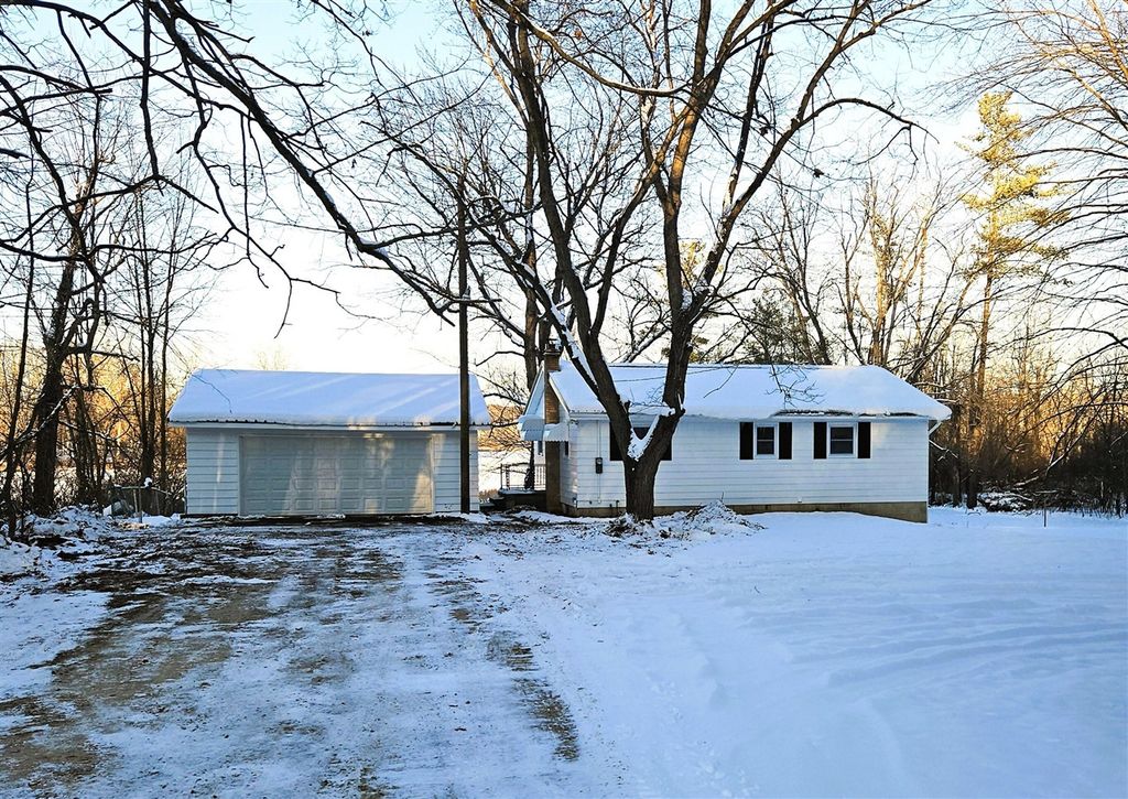 4725 E Sager Road, Hastings, MI 49058
