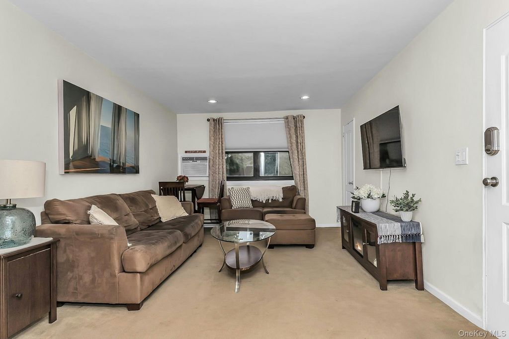 244-25 57th Drive G6 Upper, Douglaston, NY 11362 — photo 5