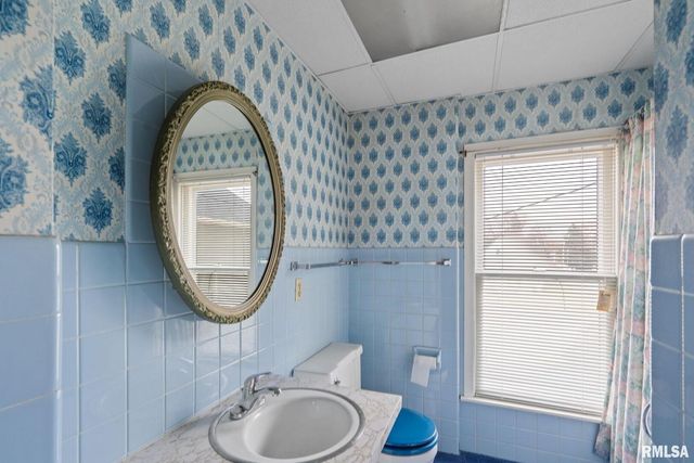 2709 16TH Street, Moline, IL 61265