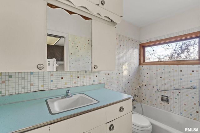 2709 16TH Street, Moline, IL 61265