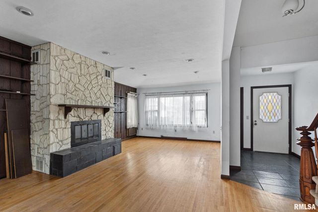 2709 16TH Street, Moline, IL 61265