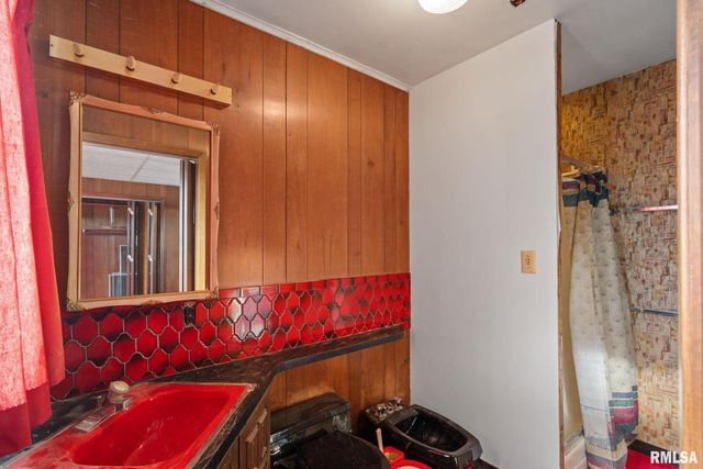 2709 16TH Street, Moline, IL 61265