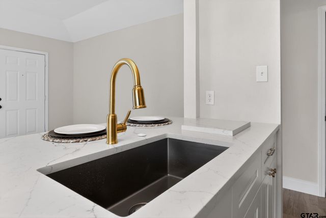 17042 Mary Martin Dr, Flint, TX 75762