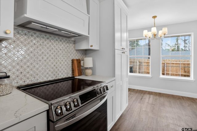 17042 Mary Martin Dr, Flint, TX 75762