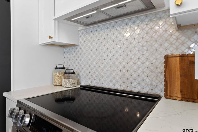 17042 Mary Martin Dr, Flint, TX 75762