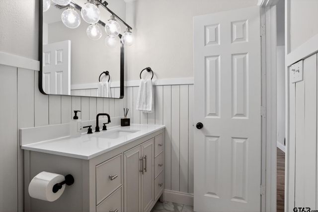 17042 Mary Martin Dr, Flint, TX 75762