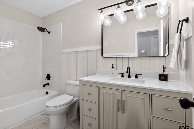 17042 Mary Martin Dr, Flint, TX 75762