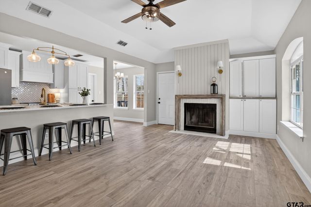 17042 Mary Martin Dr, Flint, TX 75762