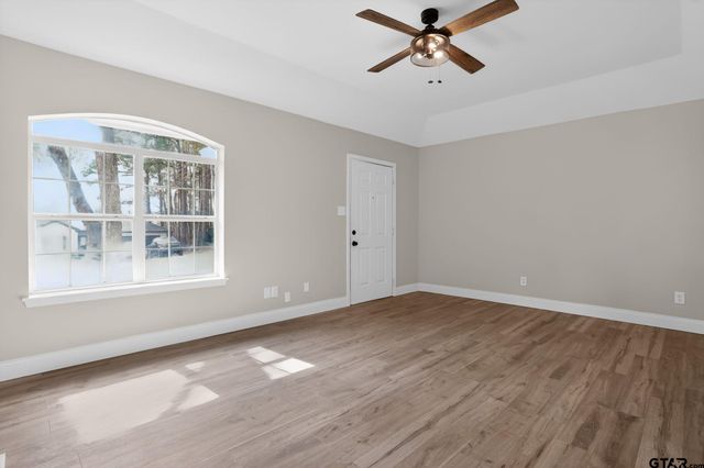 17042 Mary Martin Dr, Flint, TX 75762