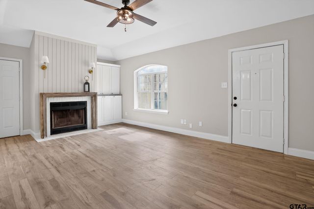 17042 Mary Martin Dr, Flint, TX 75762