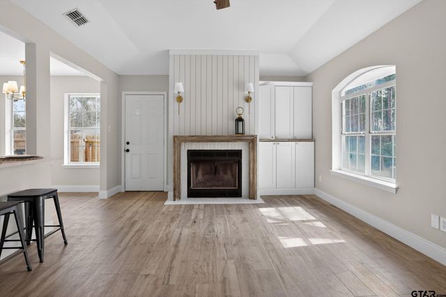 17042 Mary Martin Dr, Flint, TX 75762