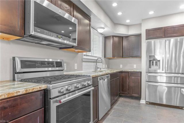 3220 Deer Park DR, Virginia Beach, VA 23452