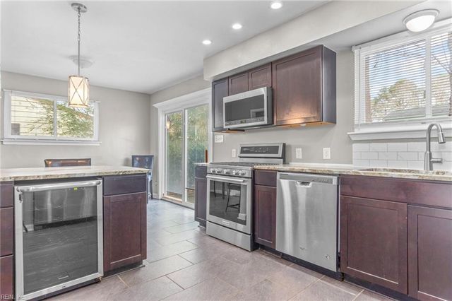 3220 Deer Park DR, Virginia Beach, VA 23452
