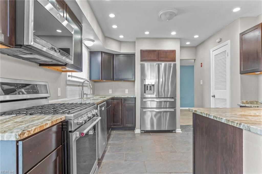 3220 Deer Park DR, Virginia Beach, VA 23452