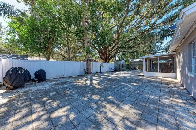 1541 LONG POND DRIVE, Valrico, FL 33594