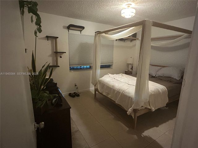 956 NE 80th St, Miami, FL 33138