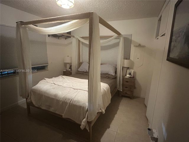 956 NE 80th St, Miami, FL 33138