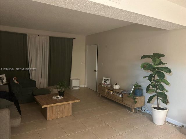 956 NE 80th St, Miami, FL 33138