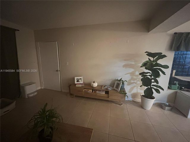 956 NE 80th St, Miami, FL 33138