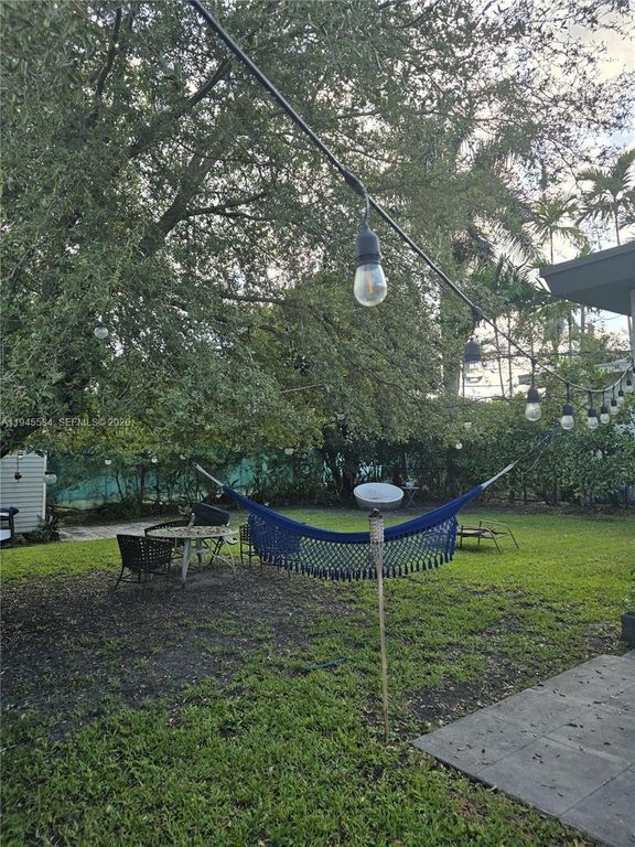 956 NE 80th St, Miami, FL 33138