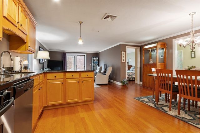 558 E Merrimack St 34, Lowell, MA 01852