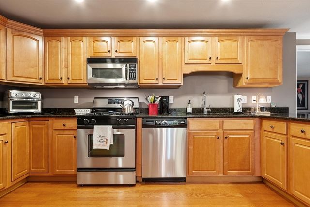 558 E Merrimack St 34, Lowell, MA 01852