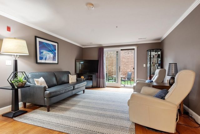 558 E Merrimack St 34, Lowell, MA 01852