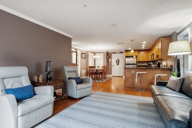 558 E Merrimack St 34, Lowell, MA 01852