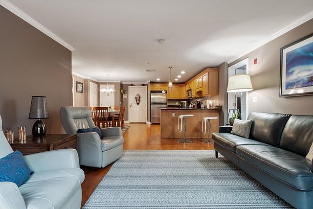 558 E Merrimack St 34, Lowell, MA 01852