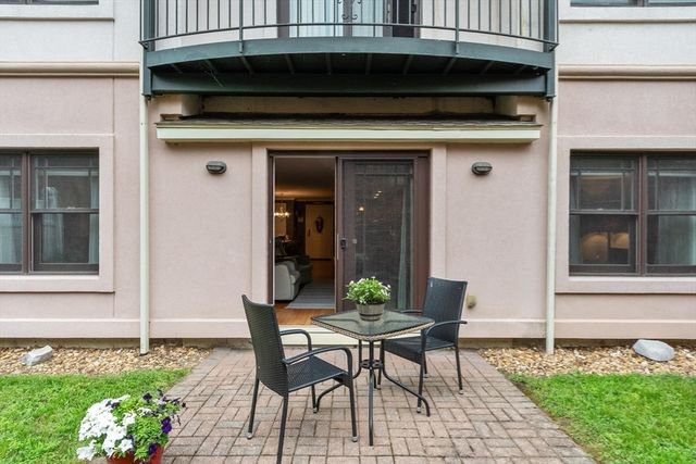 558 E Merrimack St 34, Lowell, MA 01852