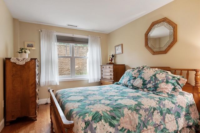 558 E Merrimack St 34, Lowell, MA 01852