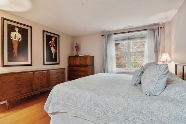 558 E Merrimack St 34, Lowell, MA 01852