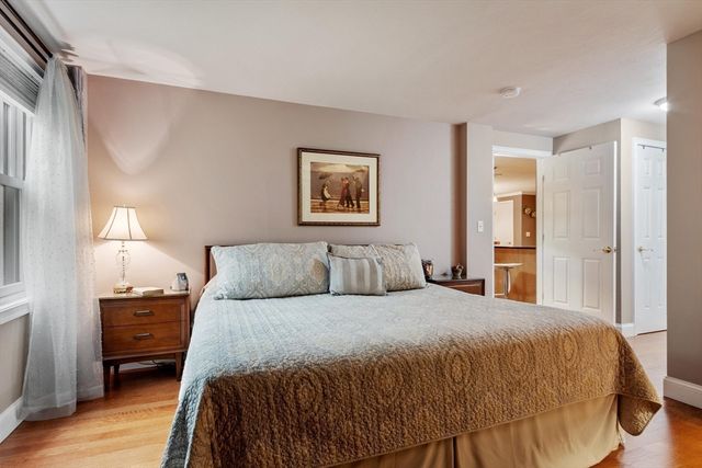 558 E Merrimack St 34, Lowell, MA 01852