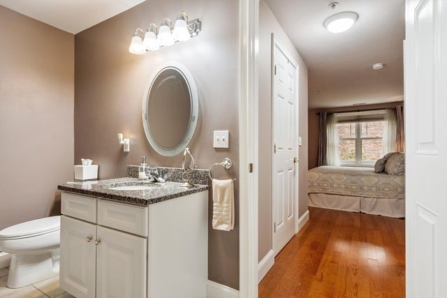 558 E Merrimack St 34, Lowell, MA 01852