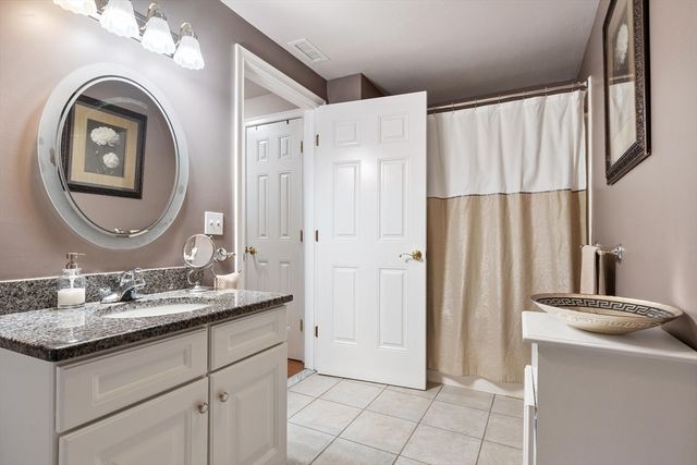 558 E Merrimack St 34, Lowell, MA 01852