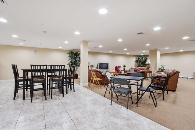 558 E Merrimack St 34, Lowell, MA 01852