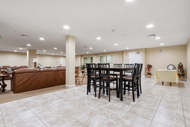 558 E Merrimack St 34, Lowell, MA 01852
