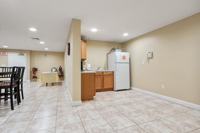 558 E Merrimack St 34, Lowell, MA 01852