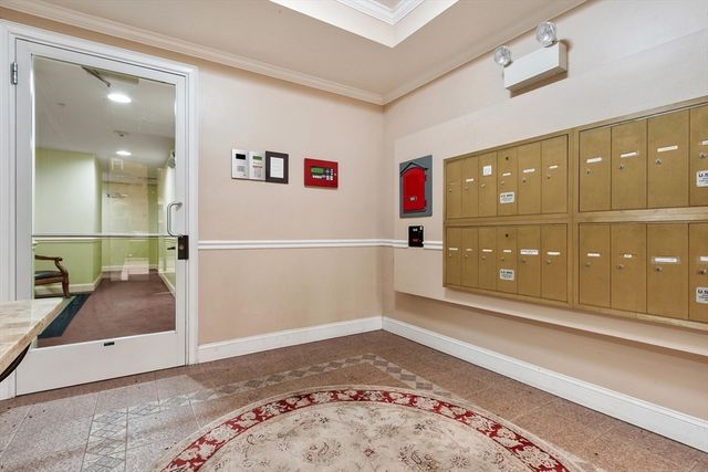 558 E Merrimack St 34, Lowell, MA 01852