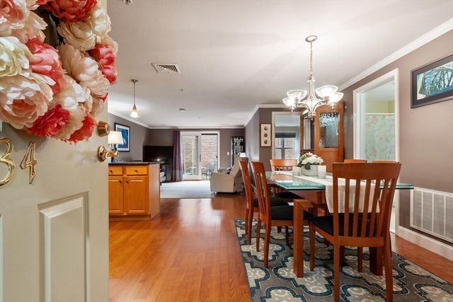 558 E Merrimack St 34, Lowell, MA 01852