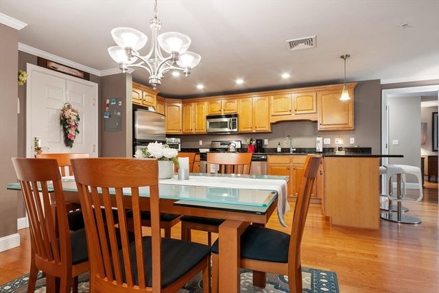 558 E Merrimack St 34, Lowell, MA 01852